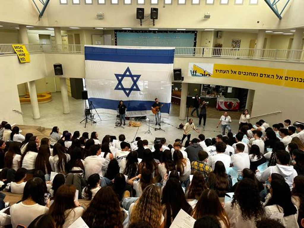 "שירת המונים זה לא קסם שקורה לבד"